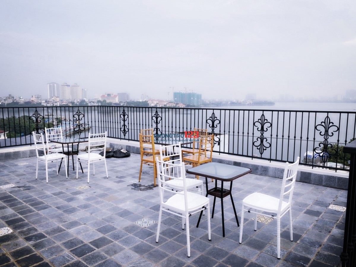 Căn hộ 1k1n với ban công, sân thượng view hồ full nội thất tai Lạc Long Quân Tây Hồ