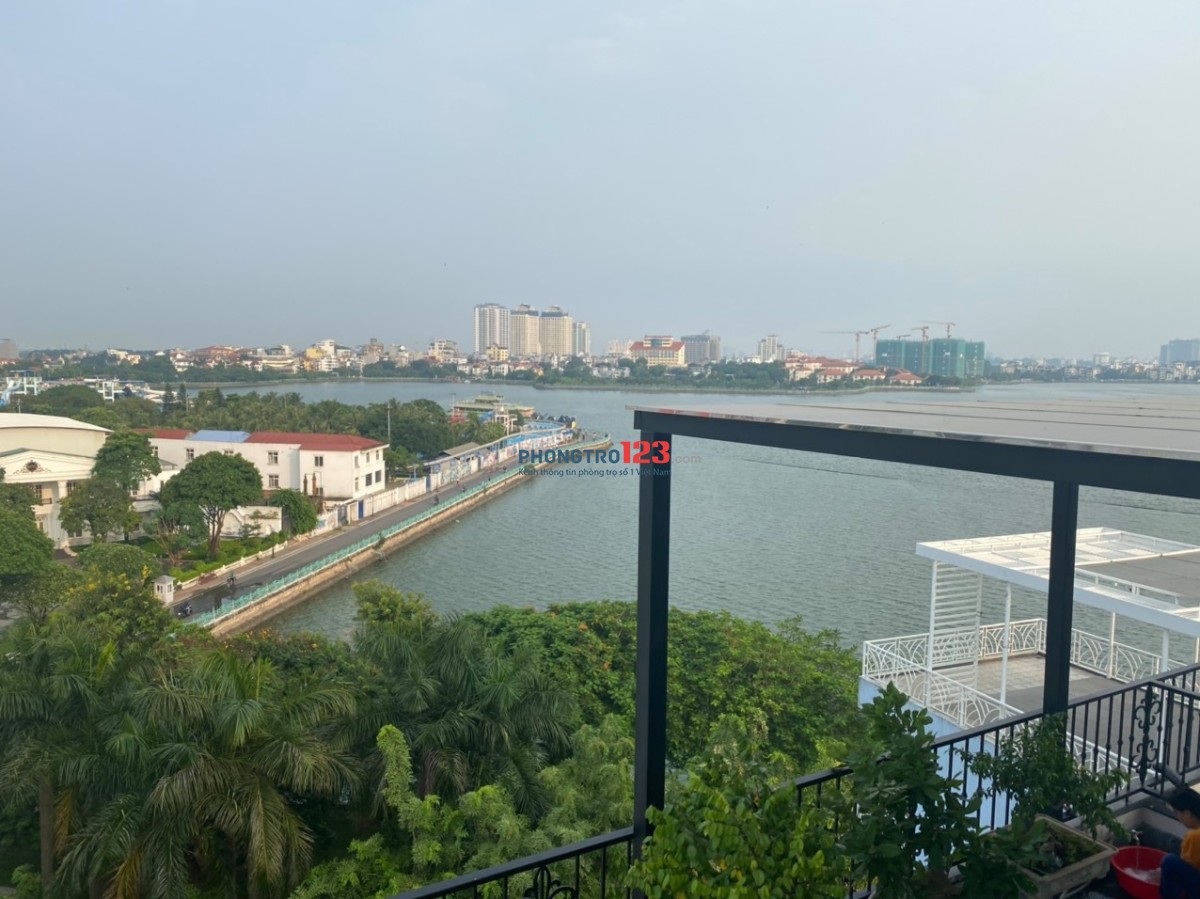 Căn hộ 1k1n với ban công, sân thượng view hồ full nội thất tai Lạc Long Quân Tây Hồ