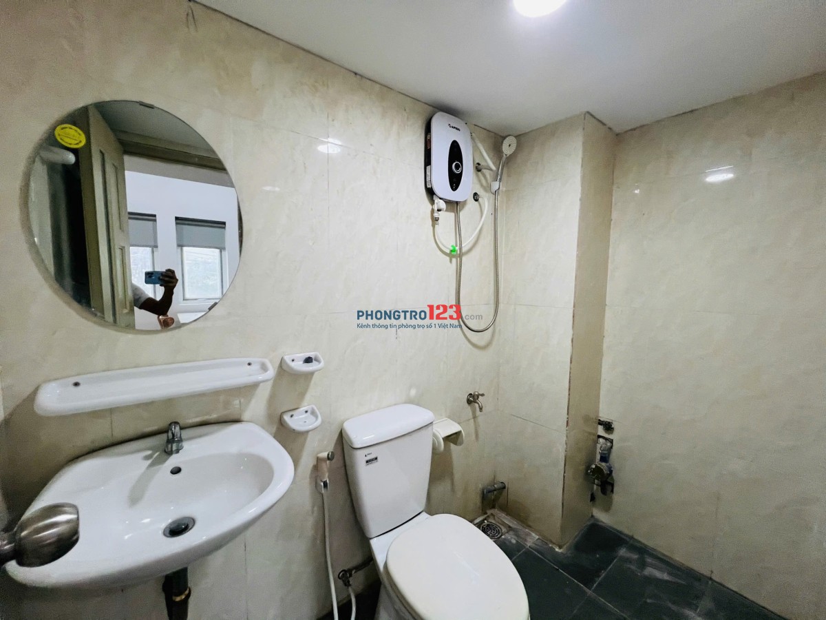 Phòng trọ 1 trệt 1 lầu full nội thất, Cực rộng ở được 3 - 4 người, gần ngã tư Mai Chí Thọ