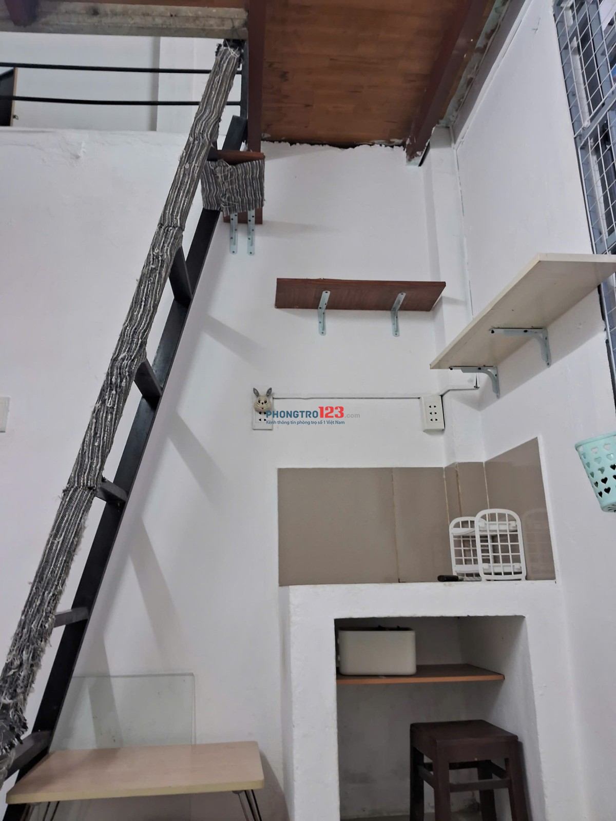 CHO MƯỚN 1 PHÒNG LẦU 1 - CÓ MÁY LẠNH MỚI - 3TR