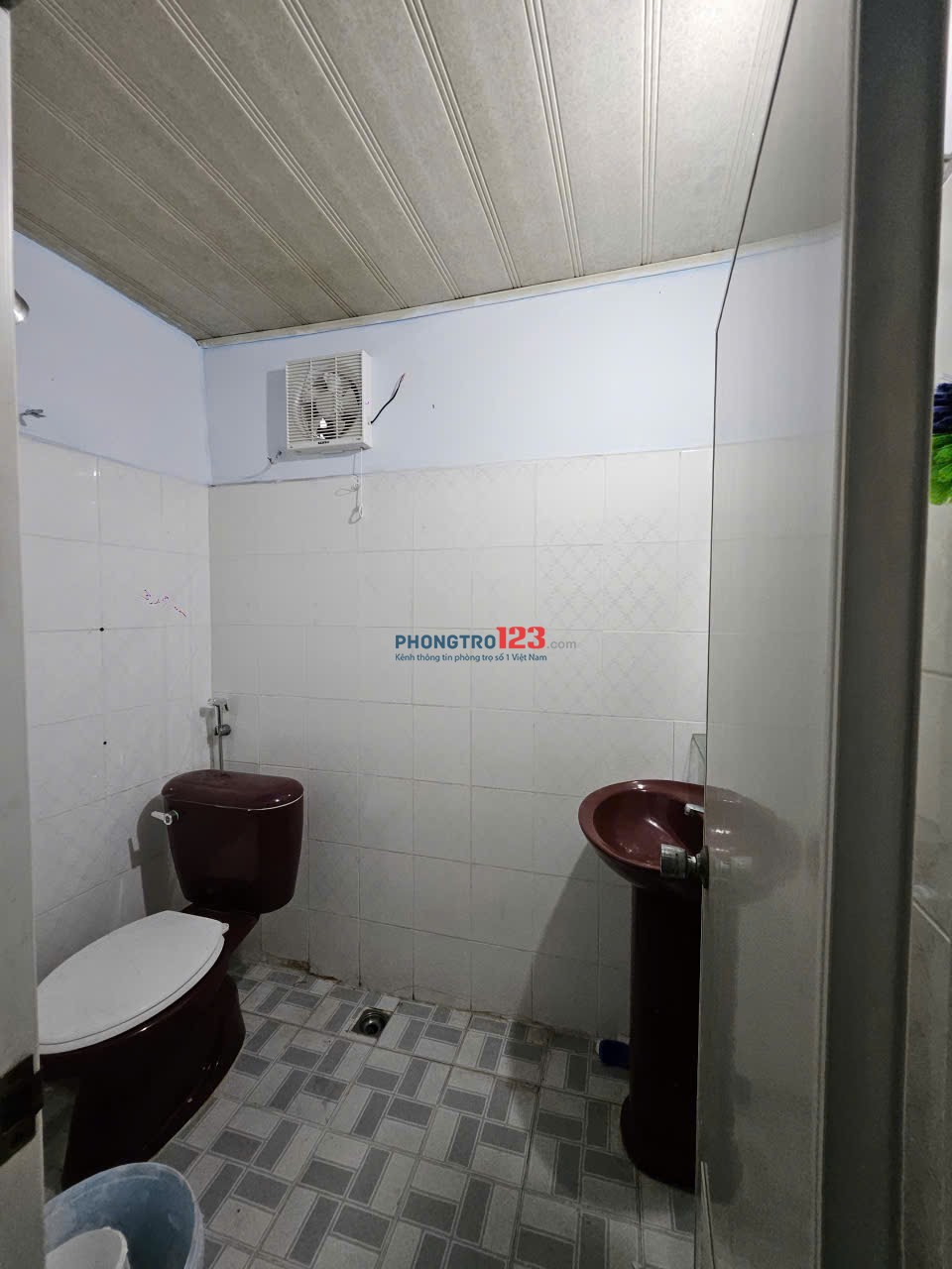 Cho thuê tầng 1 mặt tiền đường Nguyễn Văn Cừ, Phường 2, Quận 5