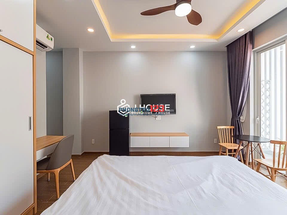 CĂN HỘ 1PN BALCONY FULL NỘI THẤT GẦN GA 3T, CV HOÀNG VĂN THỤ, SÂN BAY TSN, ETOWN CH