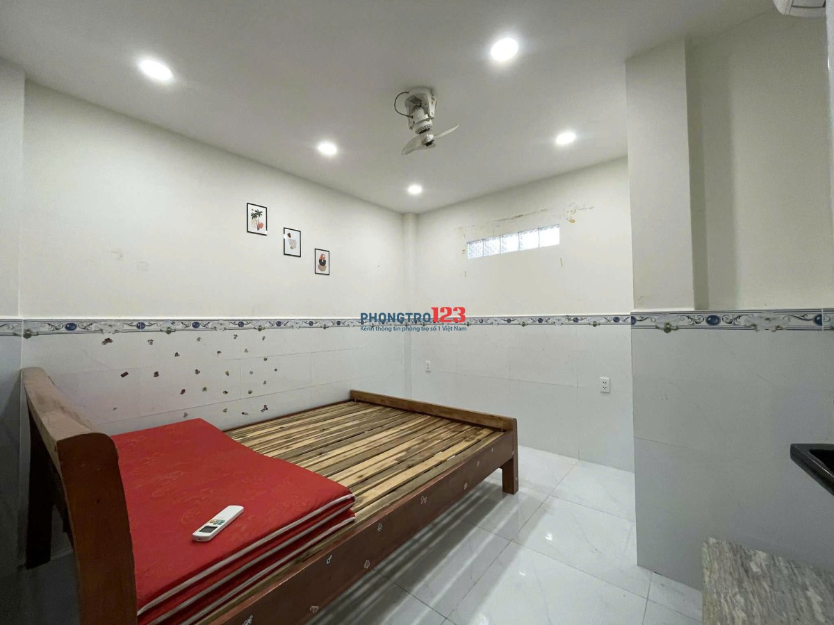 Cho thuê phòng trong nhà Nguyên Căn