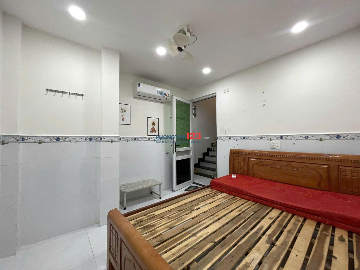 Cho thuê phòng trong nhà Nguyên Căn