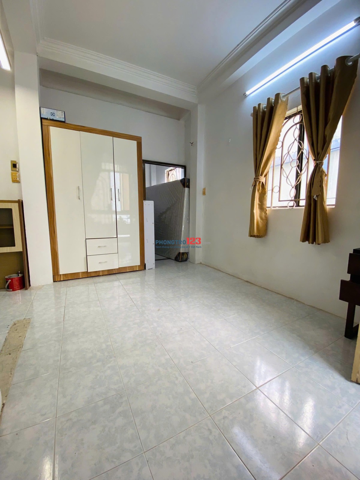 Cho thuê phòng ban công Trần đình xu gần bộ công an