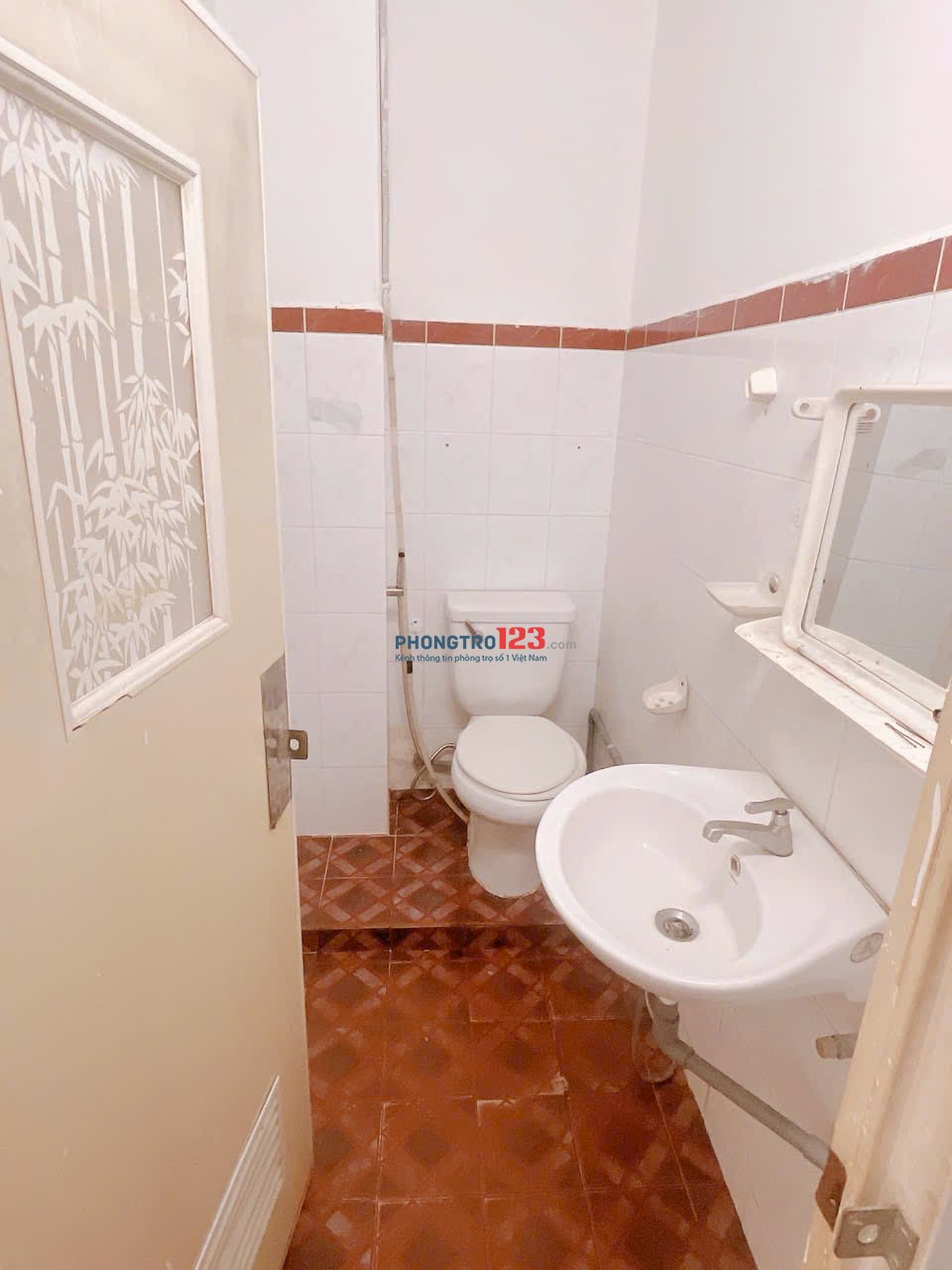 Phòng tầng trệt đầy đủ nội thất gần Cao Thắng Quận 3 tolet trong có bếp