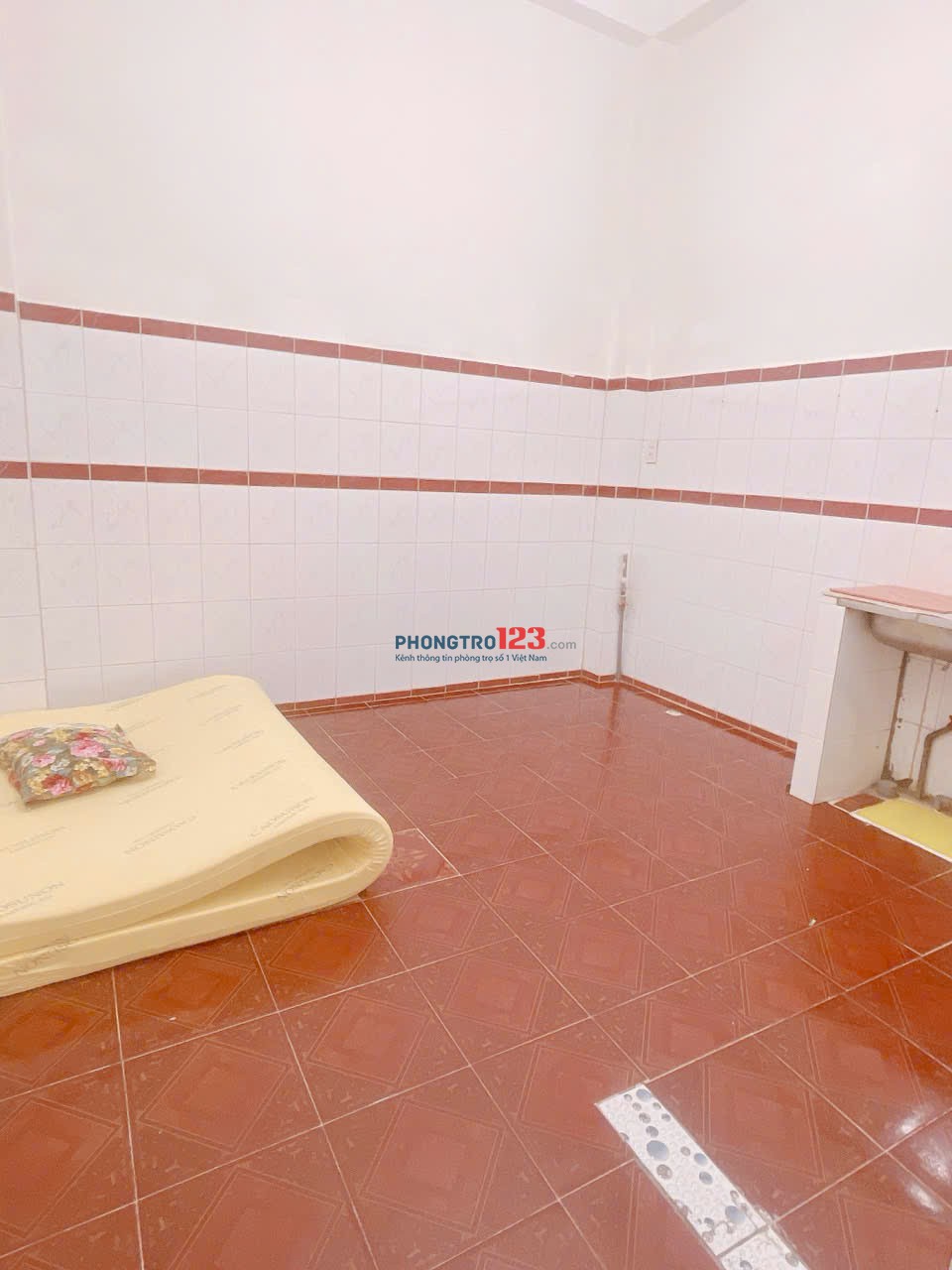 Phòng tầng trệt đầy đủ nội thất gần Cao Thắng Quận 3 tolet trong có bếp