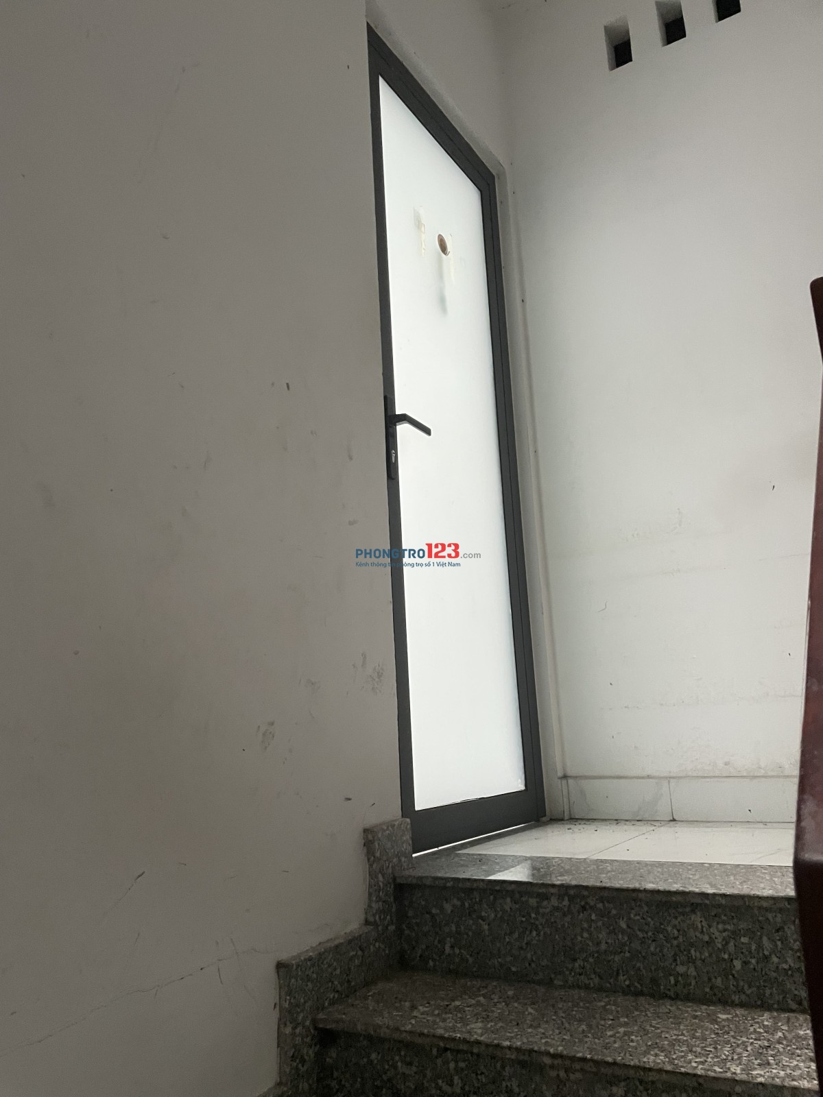 Phòng lầu 1 trong khu dân cư an Sương ở và làm văn phòng, an ninh. yên tĩnh, đường lớn