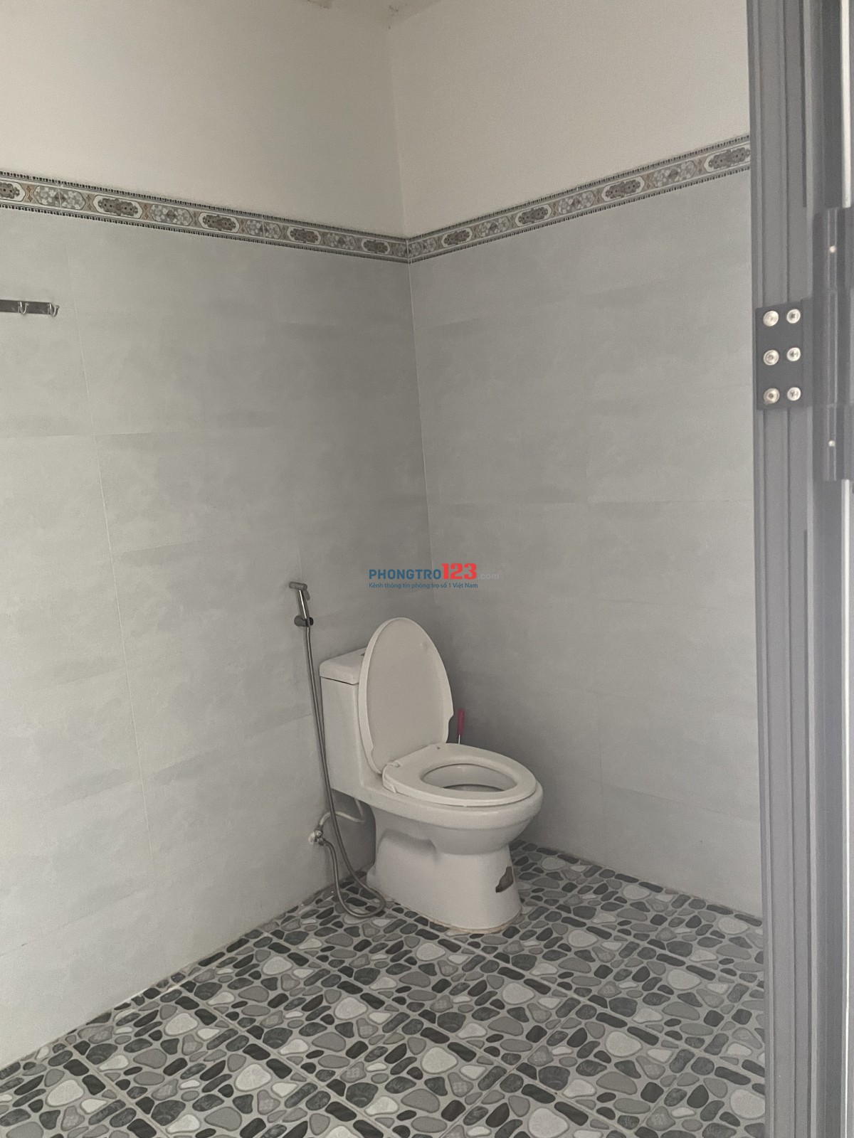 Phòng lầu 1 trong khu dân cư an Sương ở và làm văn phòng, an ninh. yên tĩnh, đường lớn