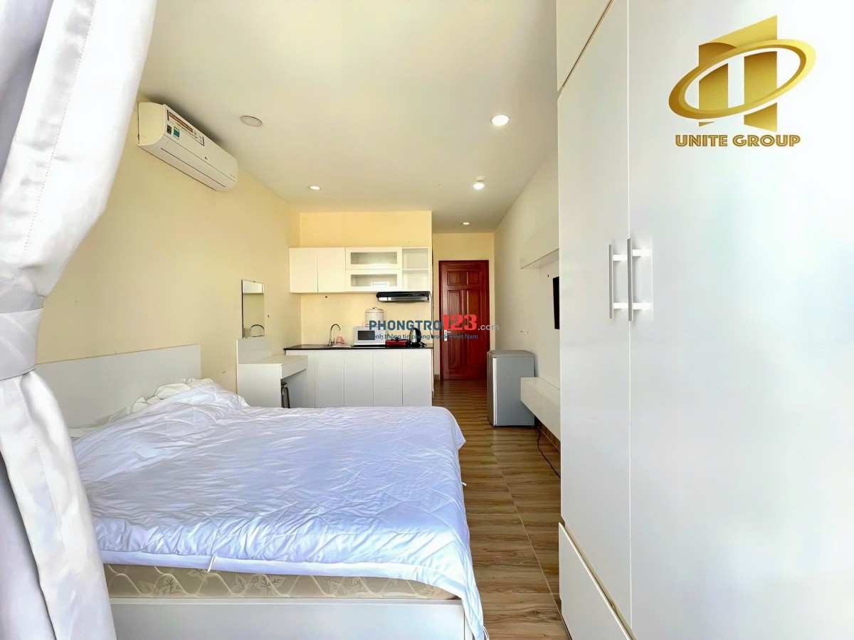 Studio ban công rộng, mặt tiền đường lớn