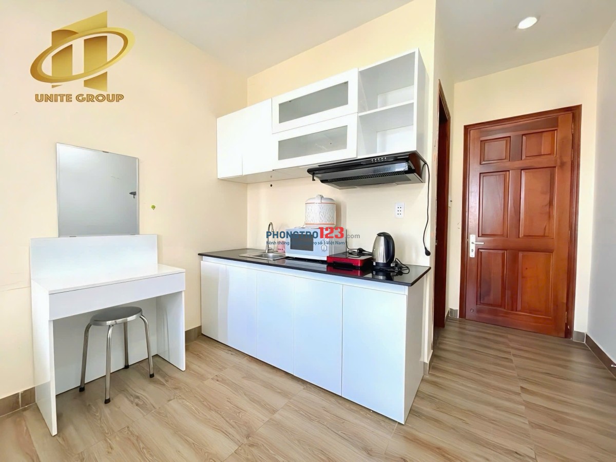 Studio ban công rộng, mặt tiền đường lớn