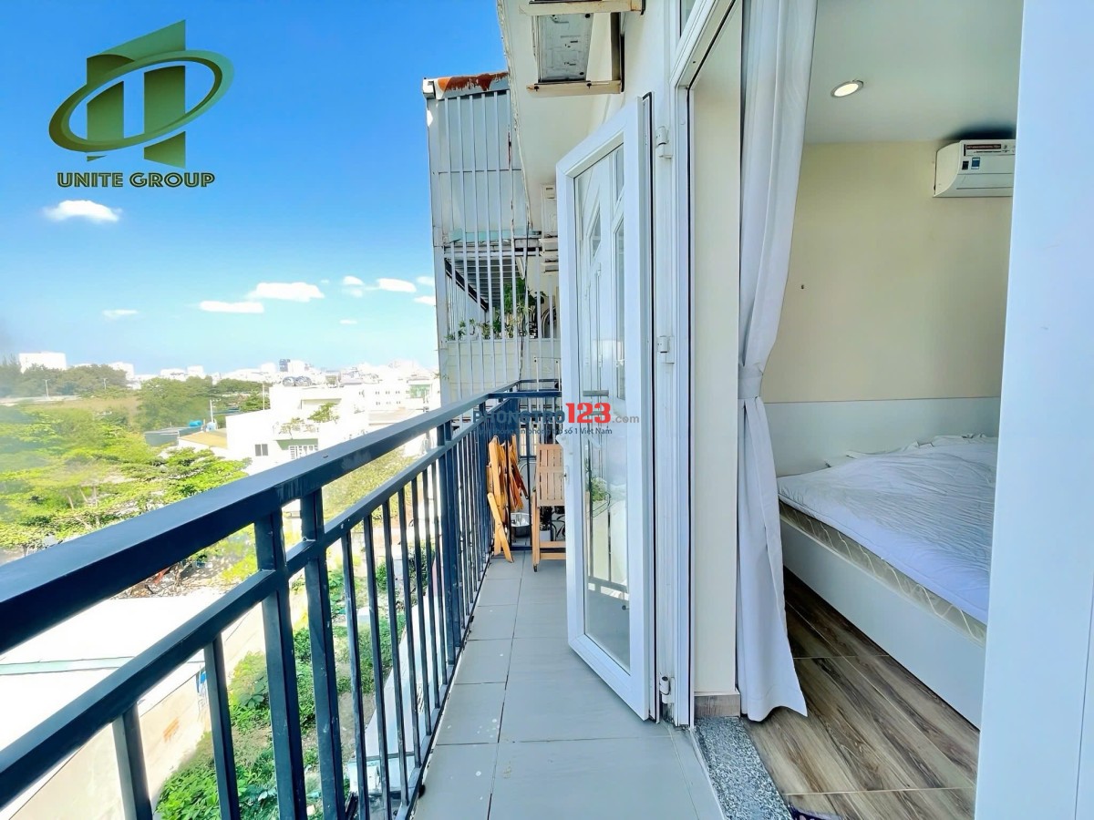 Studio ban công rộng, mặt tiền đường lớn