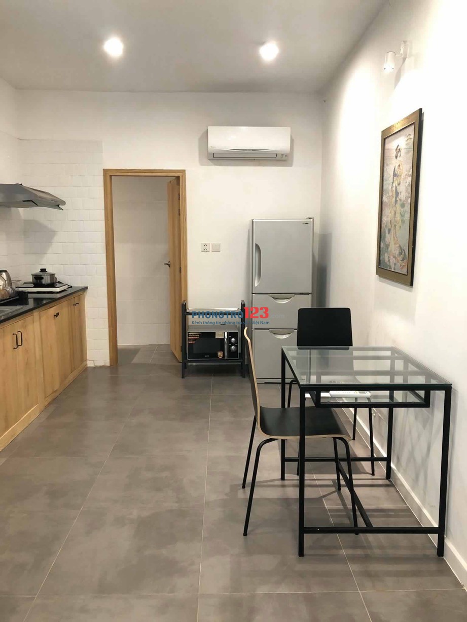 CHO THUÊ PHÒNG CỬA SỔ, BAN CÔNG THOÁNG , 38m2 , ĐƯỜNG TÔ HIẾN THÀNH - GẦN VẠN HẠNH MALL