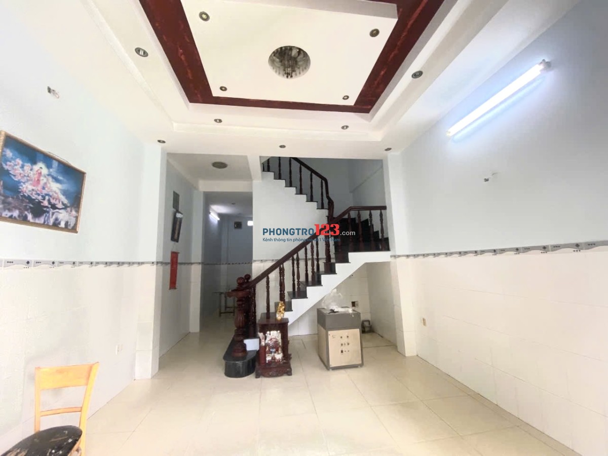 Nhà gần chợ Bình Trị Đông , ngang 4.6m có 4 phòng ngủ !