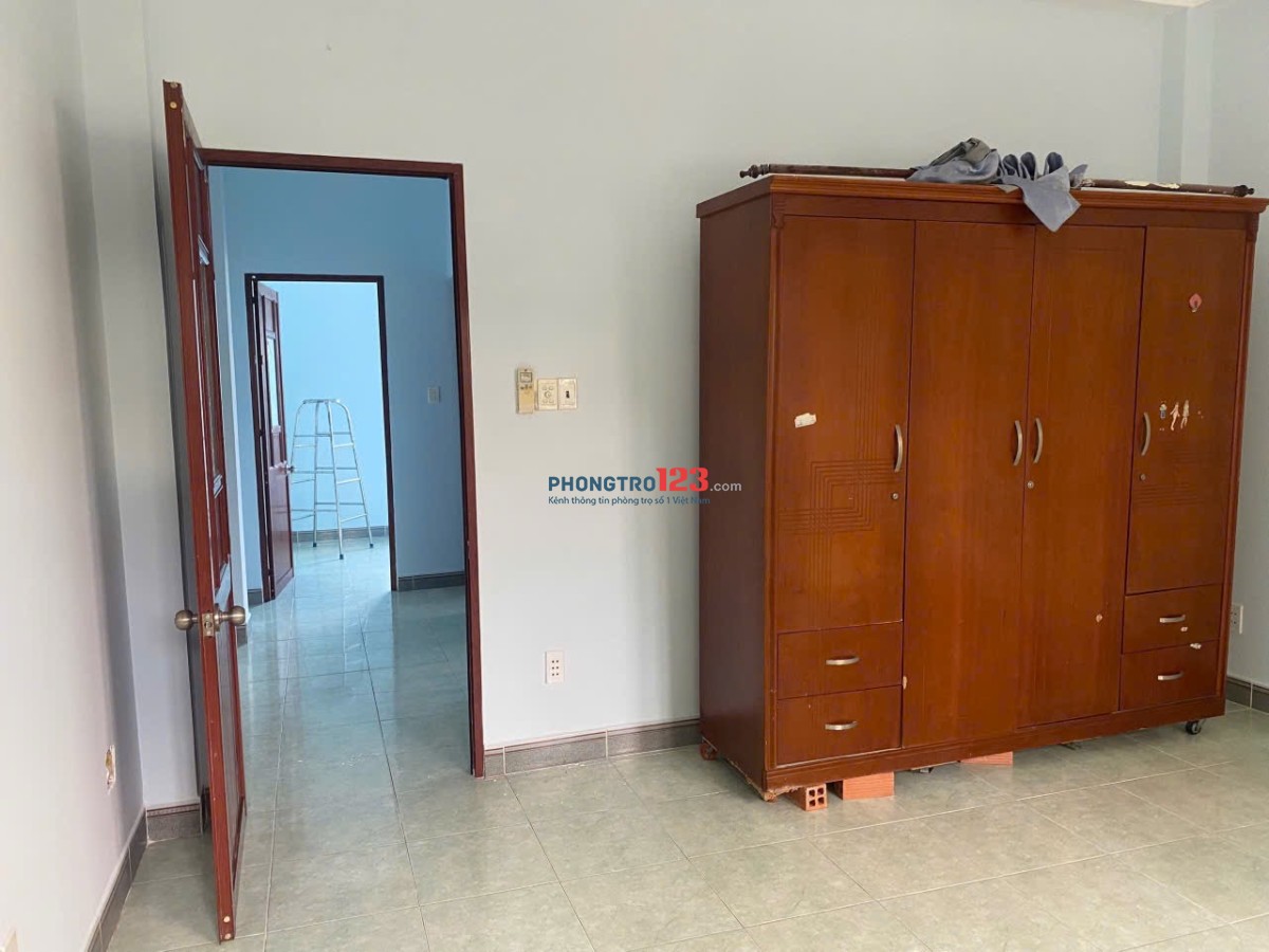 Nhà gần chợ Bình Trị Đông , ngang 4.6m có 4 phòng ngủ !