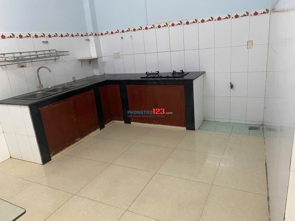 Nhà gần chợ Bình Trị Đông , ngang 4.6m có 4 phòng ngủ !