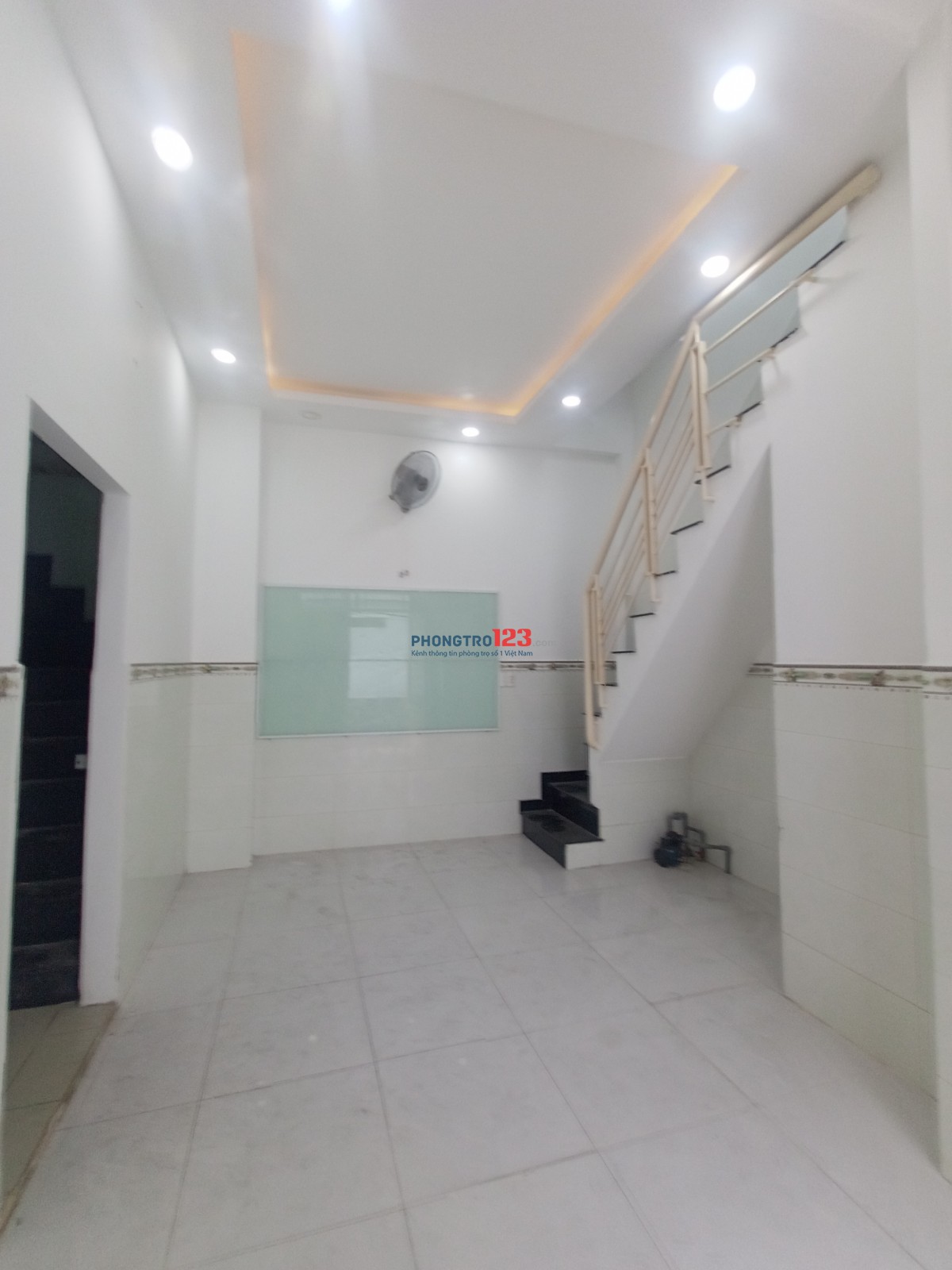 GÓC 2MT LẠC LONG QUÂN CHO THUÊ NHÀ