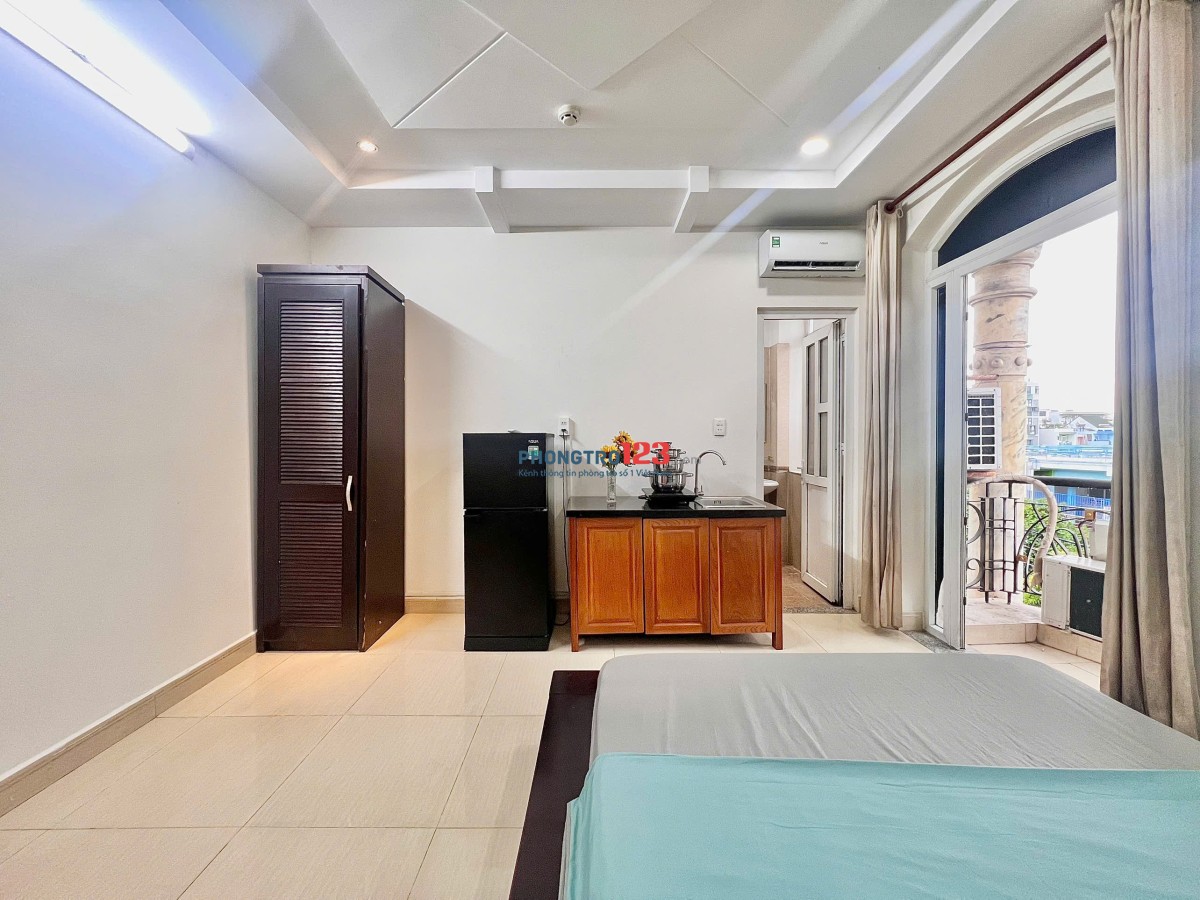 PHÒNG BAN CÔNG FULL TIỆN NGHI NGAY LÝ PHỤC MAN