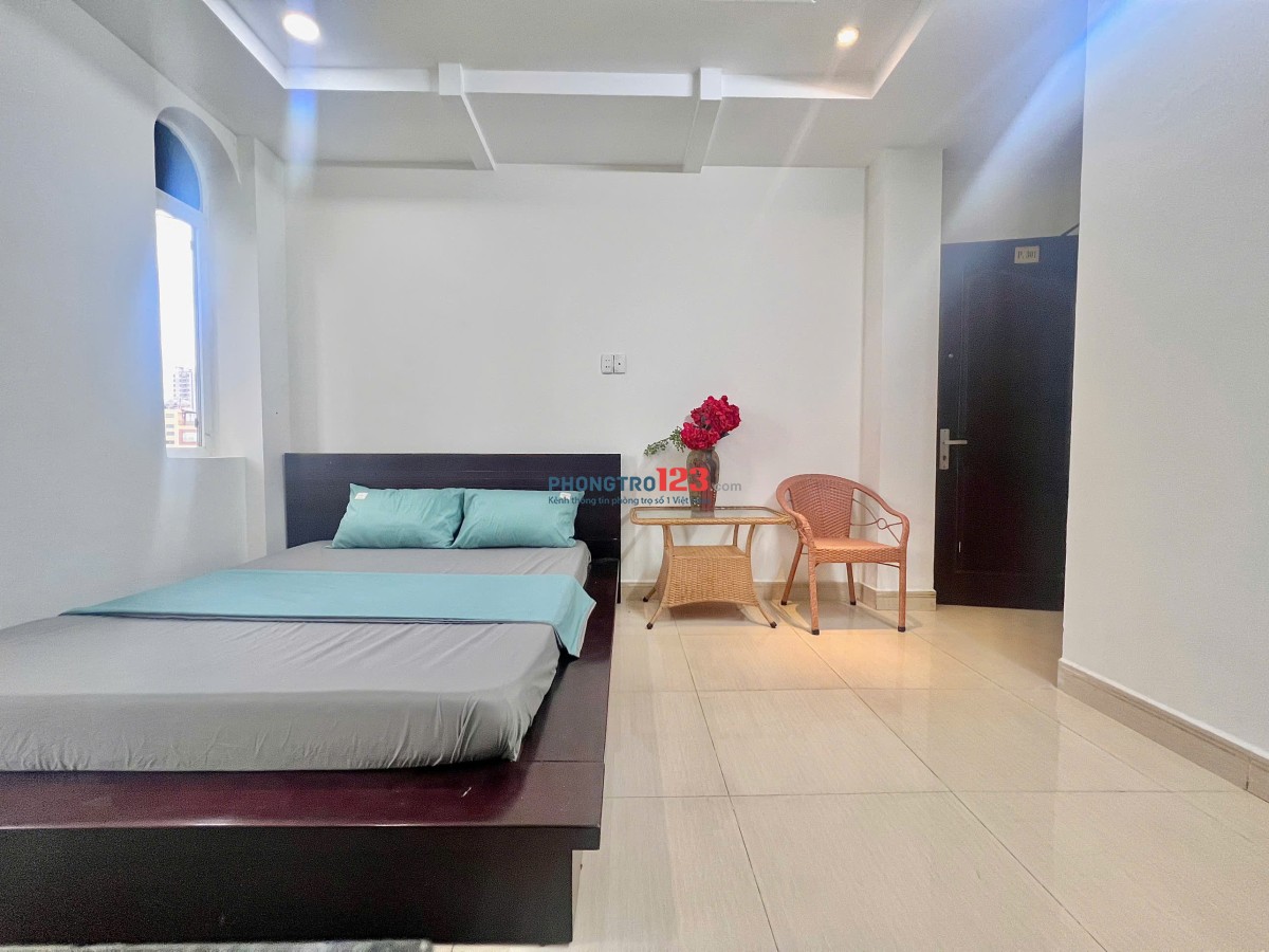 PHÒNG BAN CÔNG FULL TIỆN NGHI NGAY LÝ PHỤC MAN