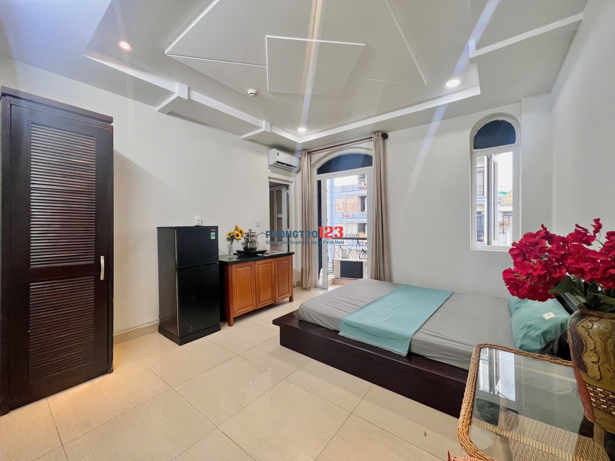 PHÒNG BAN CÔNG FULL TIỆN NGHI NGAY LÝ PHỤC MAN