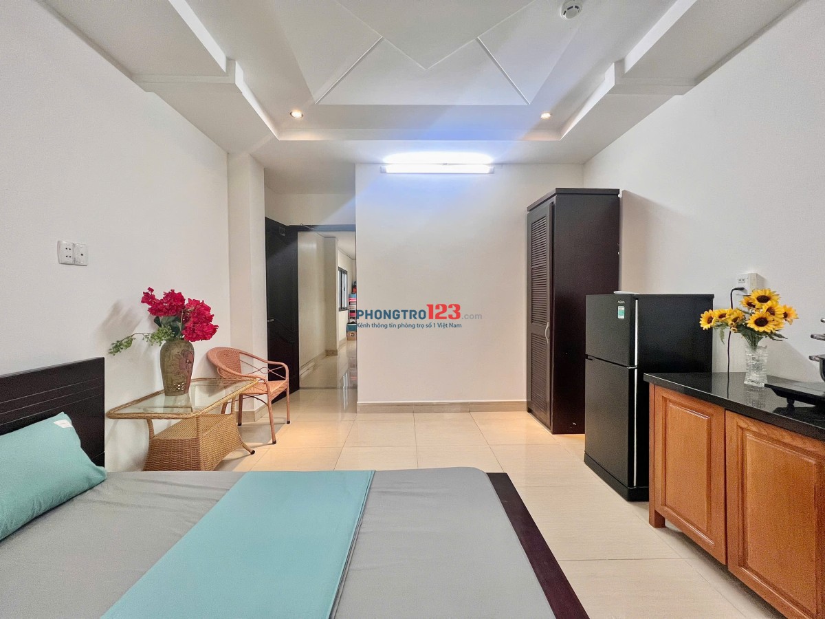 PHÒNG BAN CÔNG FULL TIỆN NGHI NGAY LÝ PHỤC MAN