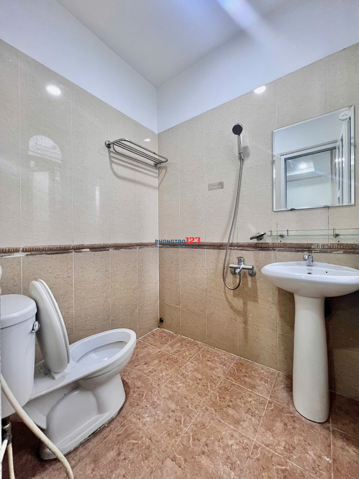 PHÒNG BAN CÔNG FULL TIỆN NGHI NGAY LÝ PHỤC MAN