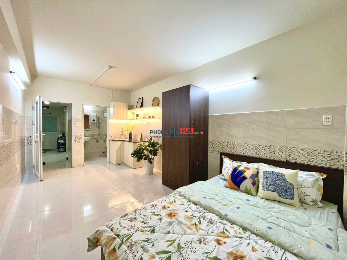 Phòng studio ban công sau siêu thoáng gần BX Miền Đông