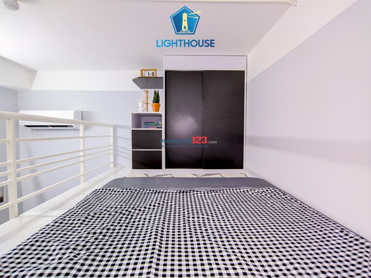 phòng có gác có nội thất cửa sổ lớn ngay ĐH Văn Lang