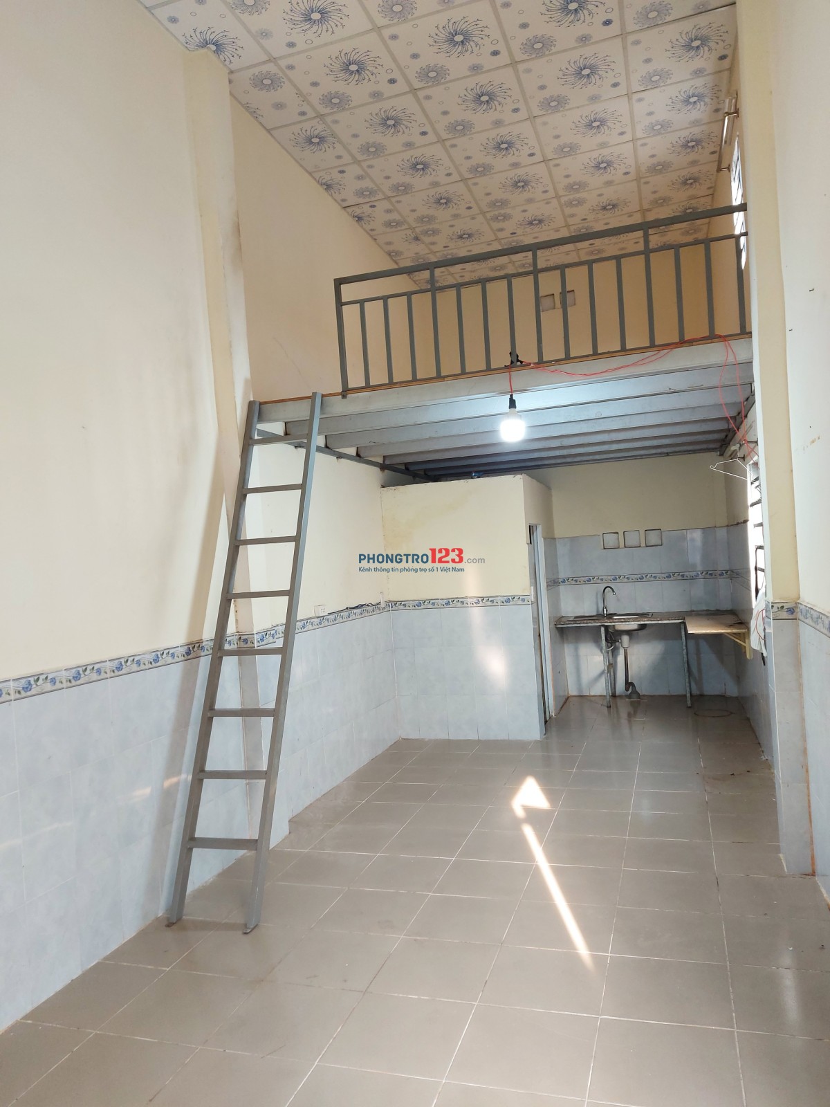 cho thuê phòng trọ DT 25m2 + gác 12m2