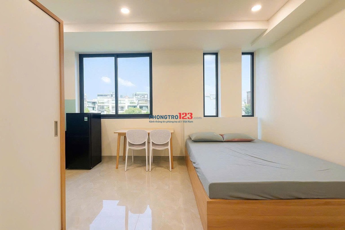 200m đến Đại Học Tôn Đức Thắng • Khu dân cư Kim Sơn • Cửa sổ lớn đón ánh sáng tự nhiên