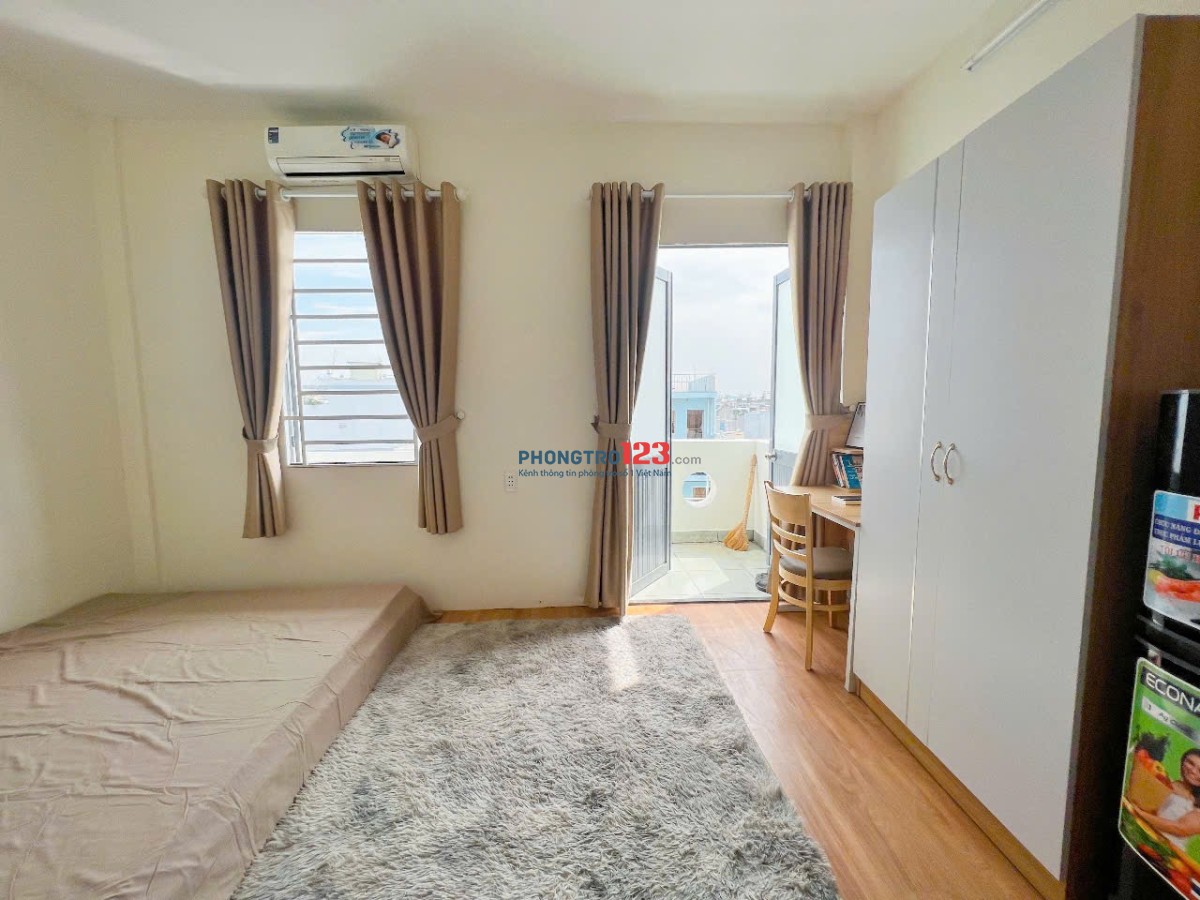 Cho thuê phòng ban công giá rẻ ở Phan Xích Long Q11 nội thất như ảnh gần đường 3/2 cầu vượt Cây Gõ