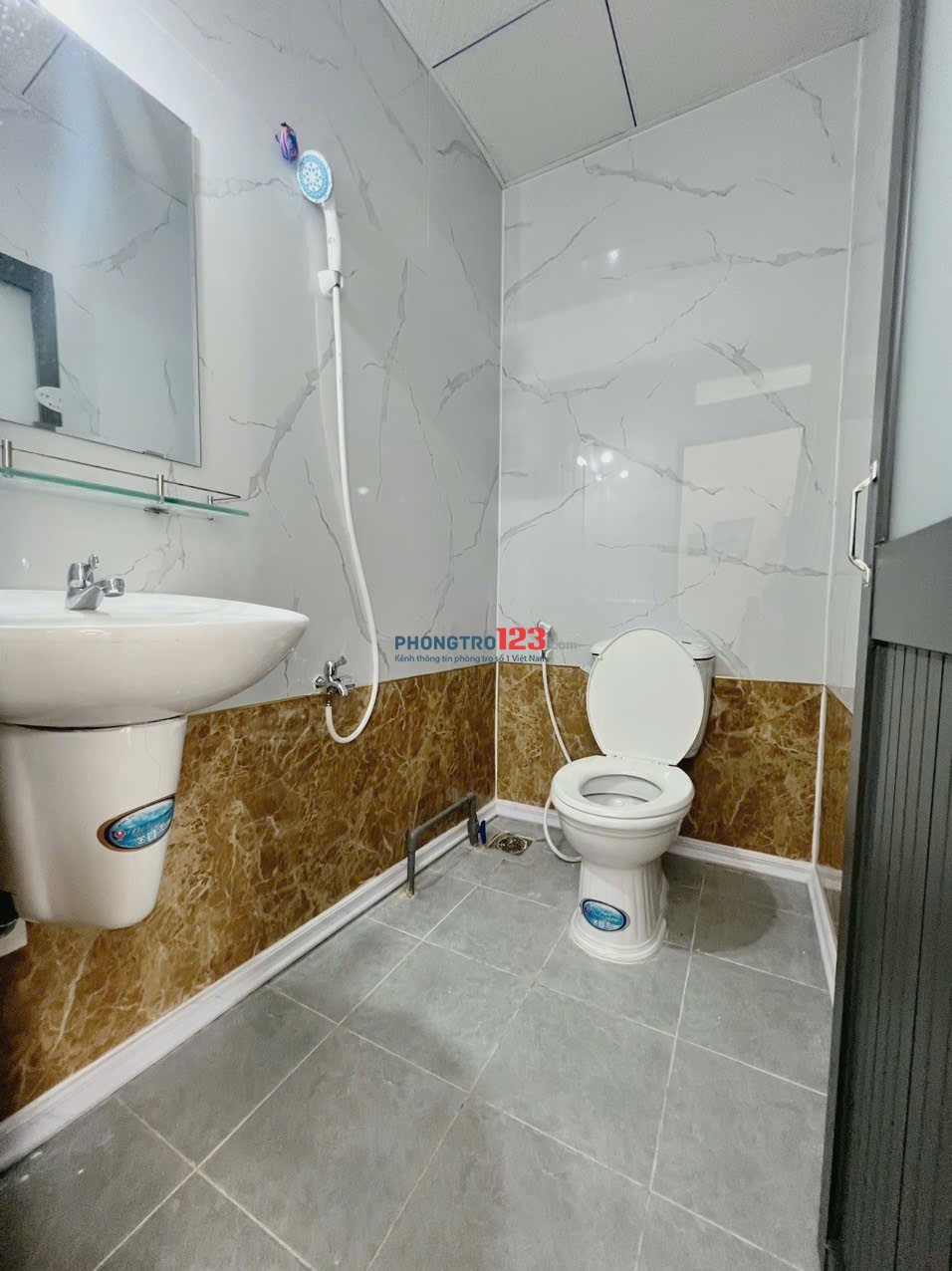 Cho thuê phòng ban công giá rẻ ở Phan Xích Long Q11 nội thất như ảnh gần đường 3/2 cầu vượt Cây Gõ