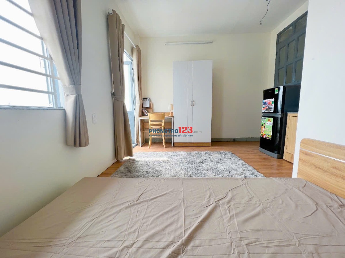 Cho thuê phòng ban công giá rẻ ở Phan Xích Long Q11 nội thất như ảnh gần đường 3/2 cầu vượt Cây Gõ