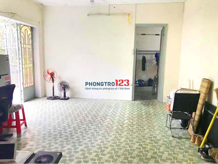 Tìm nam sinh viên hoặc nhân viên văn phòng ở ghép