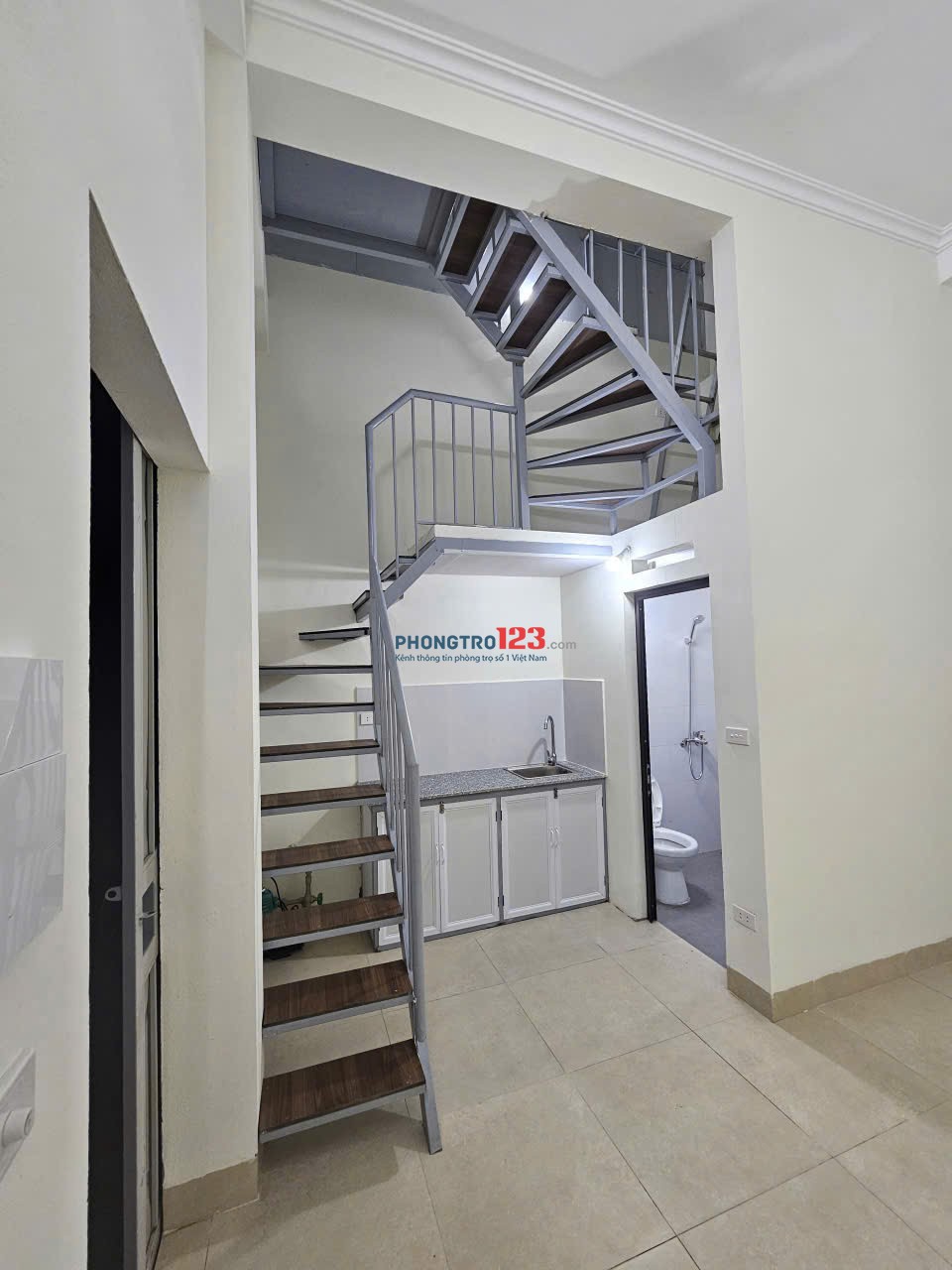 Cho thuê nhà ở hộ gia đình tại ngõ 99 Định Công Hạ