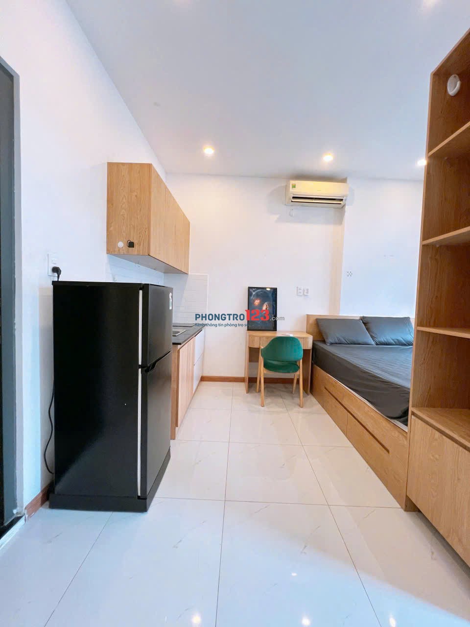 PHÒNG BAN CÔNG RIÊNG – FULL NỘI THẤT - GẦN ĐH HUTECH