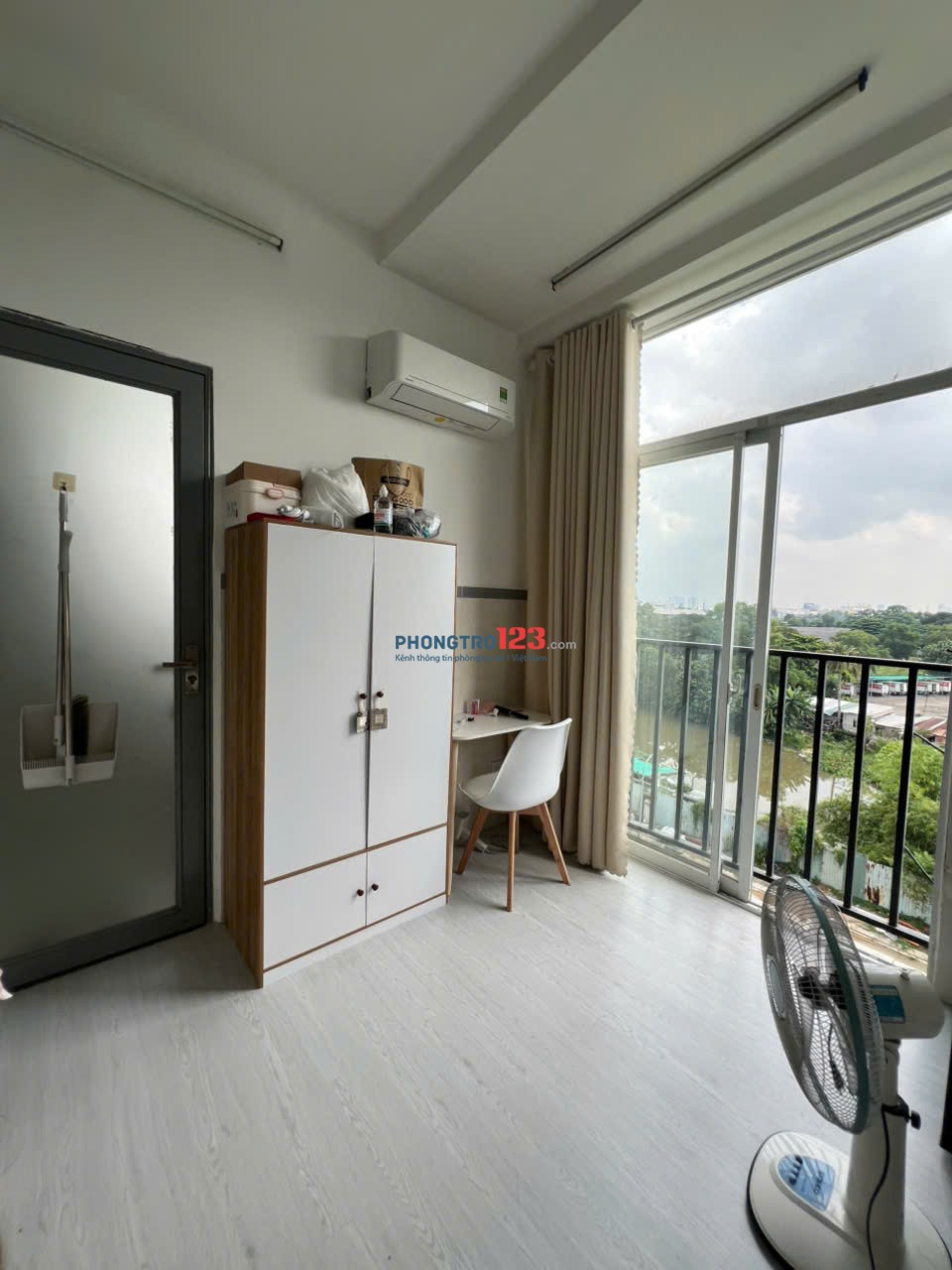 PHÒNG GÁC BAN CÔNG FULL NỘI THẤT NGAY VINCOM NGUYÊN XÍ, BÌNH LỢI