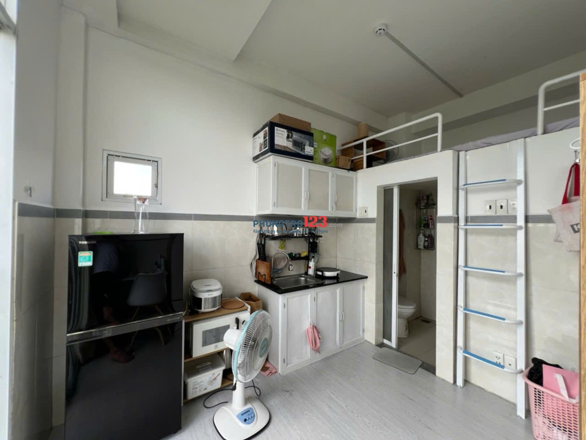 PHÒNG GÁC BAN CÔNG FULL NỘI THẤT NGAY VINCOM NGUYÊN XÍ, BÌNH LỢI