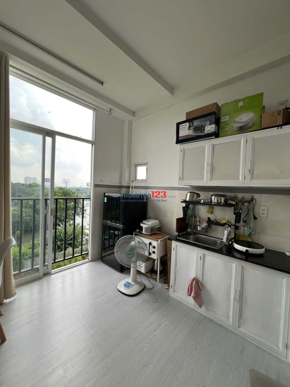 PHÒNG GÁC BAN CÔNG FULL NỘI THẤT NGAY VINCOM NGUYÊN XÍ, BÌNH LỢI