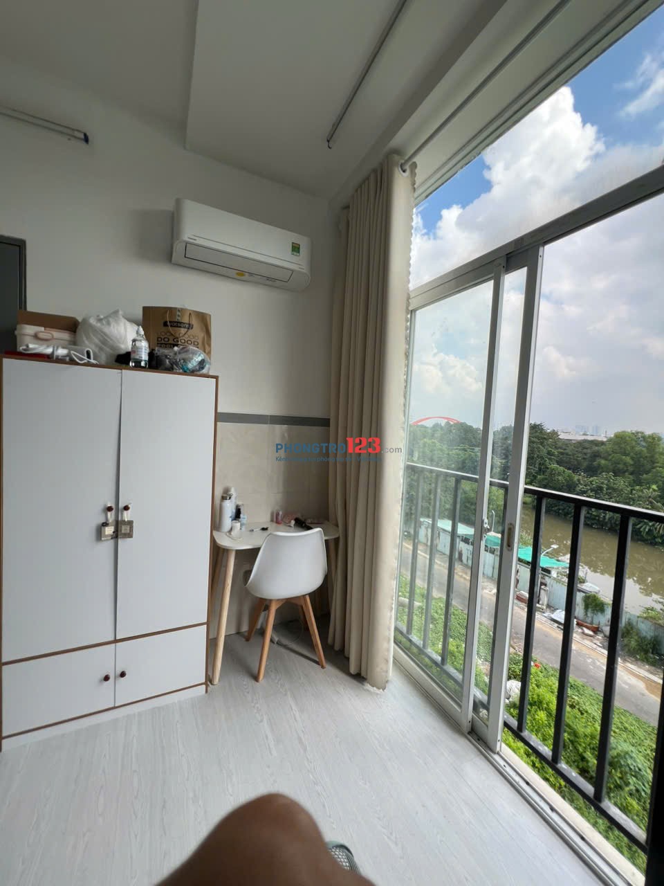 PHÒNG GÁC BAN CÔNG FULL NỘI THẤT NGAY VINCOM NGUYÊN XÍ, BÌNH LỢI