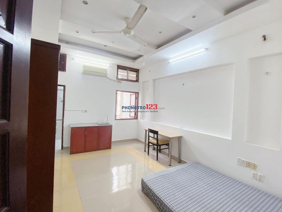 PHÒNG TRỌ BÌNH THẠNHCỬA SỔ FULL NỘI THẤT Ở ĐƯỢC 3-4 NGƯỜI, CÔNG VIÊN TRƯỚC NHÀ