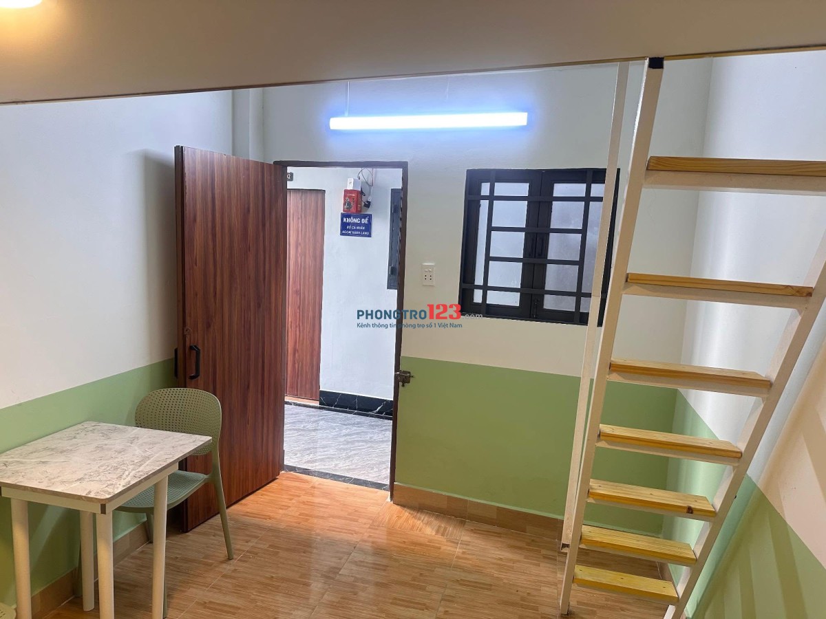 Em cần pass lại phòng mong anh/chị/em giúp đỡ