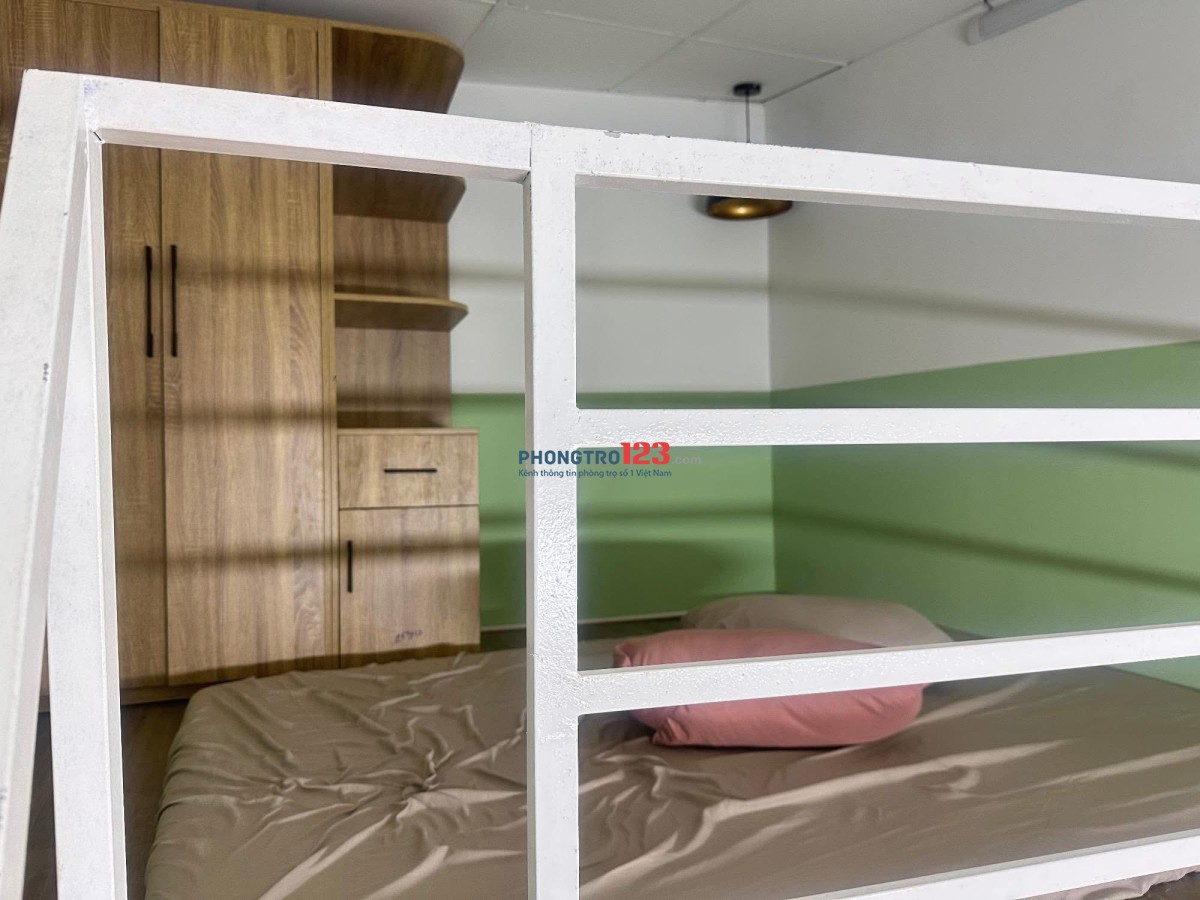 Em cần pass lại phòng mong anh/chị/em giúp đỡ