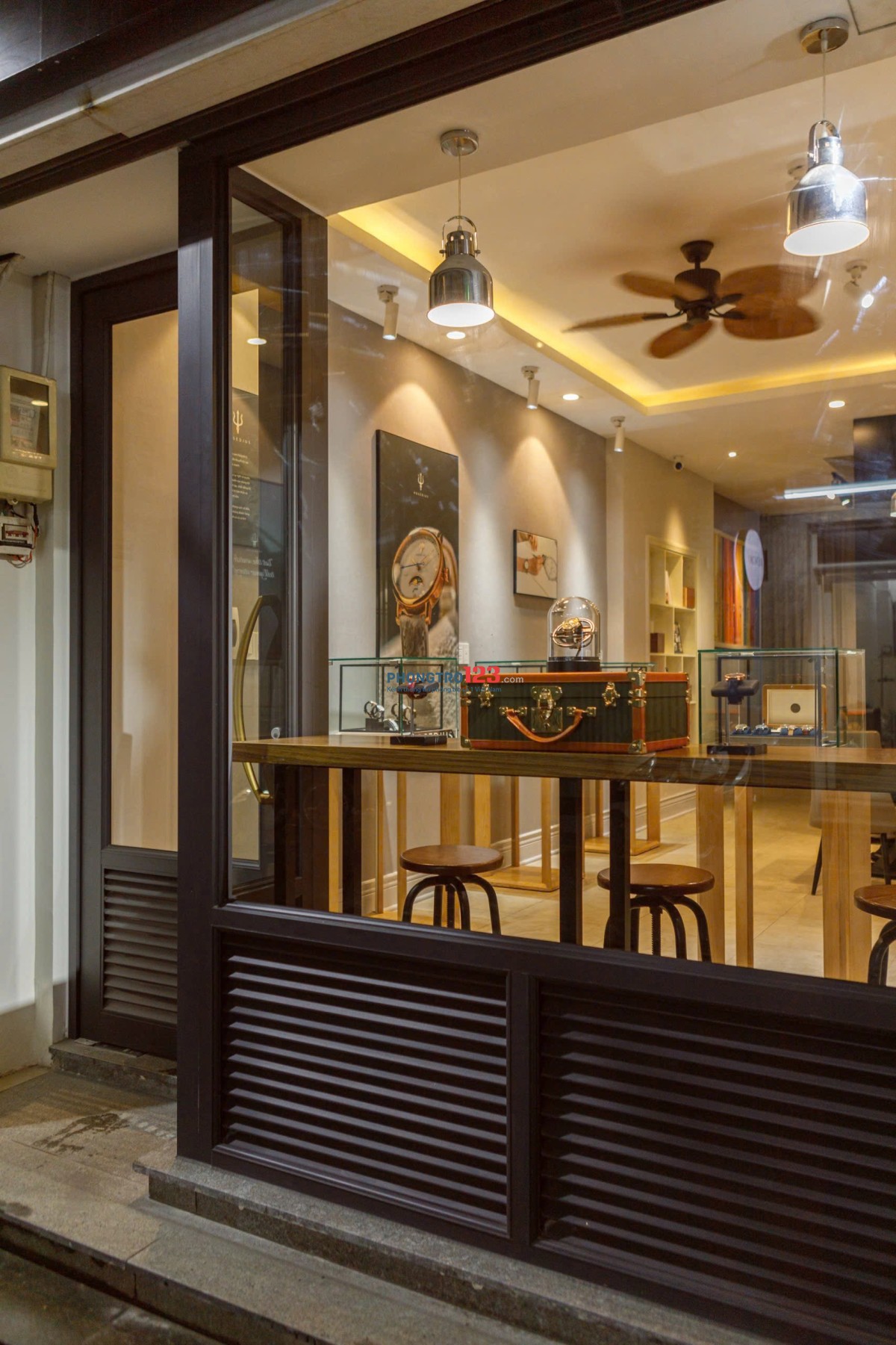 Cho thuê Mặt Bằng trung tâm Quận 1, đường Nguyễn Trãi, DT 38 x 12m (60m2) mới trống