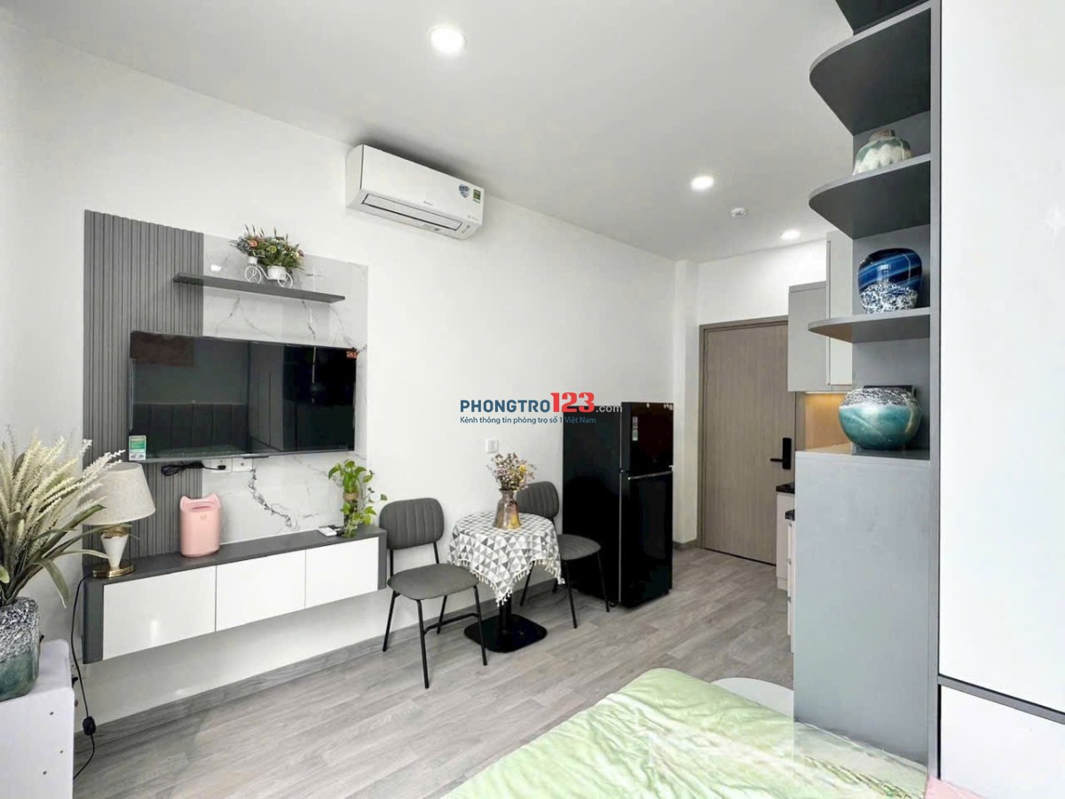 CĂN STUDIO BAN CÔNG RỘNG – FULL NỘI THẤT – THIẾT KẾ ẤM CÚNG Ở ĐƯỜNG HOÀNG VIỆT, TÂN BÌNH