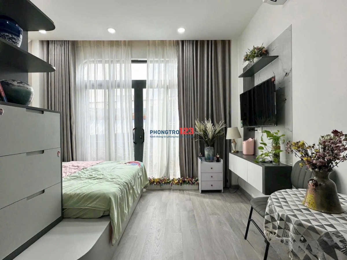 CĂN STUDIO BAN CÔNG RỘNG – FULL NỘI THẤT – THIẾT KẾ ẤM CÚNG Ở ĐƯỜNG HOÀNG VIỆT, TÂN BÌNH
