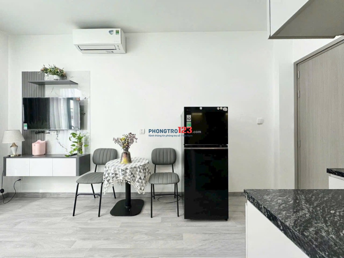 CĂN STUDIO BAN CÔNG RỘNG – FULL NỘI THẤT – THIẾT KẾ ẤM CÚNG Ở ĐƯỜNG HOÀNG VIỆT, TÂN BÌNH