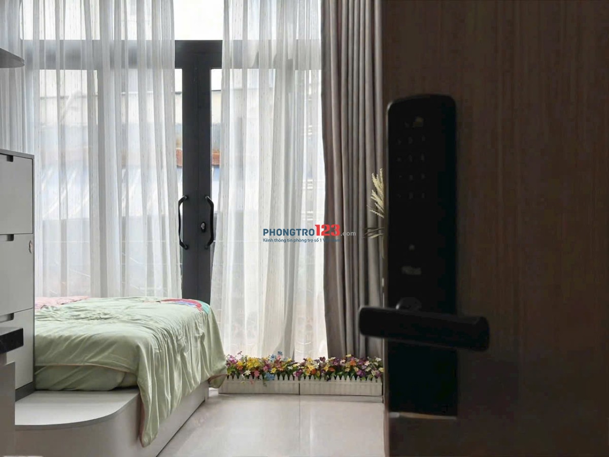 CĂN STUDIO BAN CÔNG RỘNG – FULL NỘI THẤT – THIẾT KẾ ẤM CÚNG Ở ĐƯỜNG HOÀNG VIỆT, TÂN BÌNH