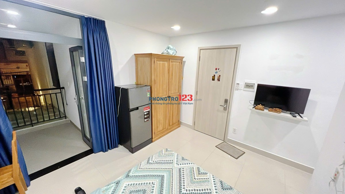  166 Thích Quảng Đức – Phú NhuậnStudio ban công – full nội thất ngay trung tâm 