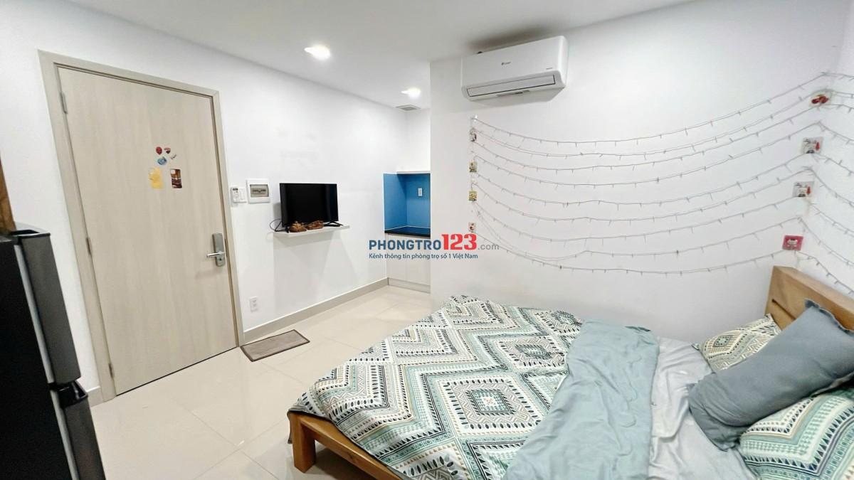  166 Thích Quảng Đức – Phú NhuậnStudio ban công – full nội thất ngay trung tâm 